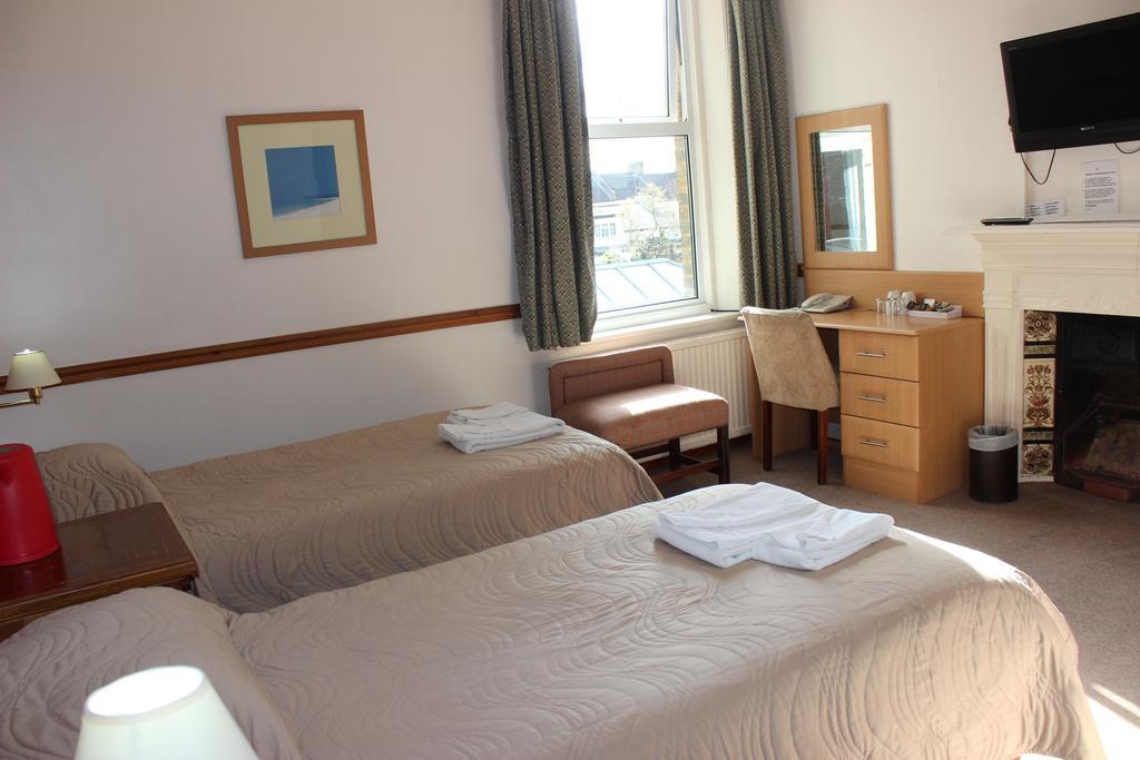 ฮีทเทอร์แบงค์ เกสท์เฮาส์ Hotel บาร์เน็ท ภายนอก รูปภาพ