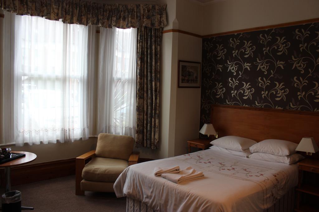 ฮีทเทอร์แบงค์ เกสท์เฮาส์ Hotel บาร์เน็ท ภายนอก รูปภาพ